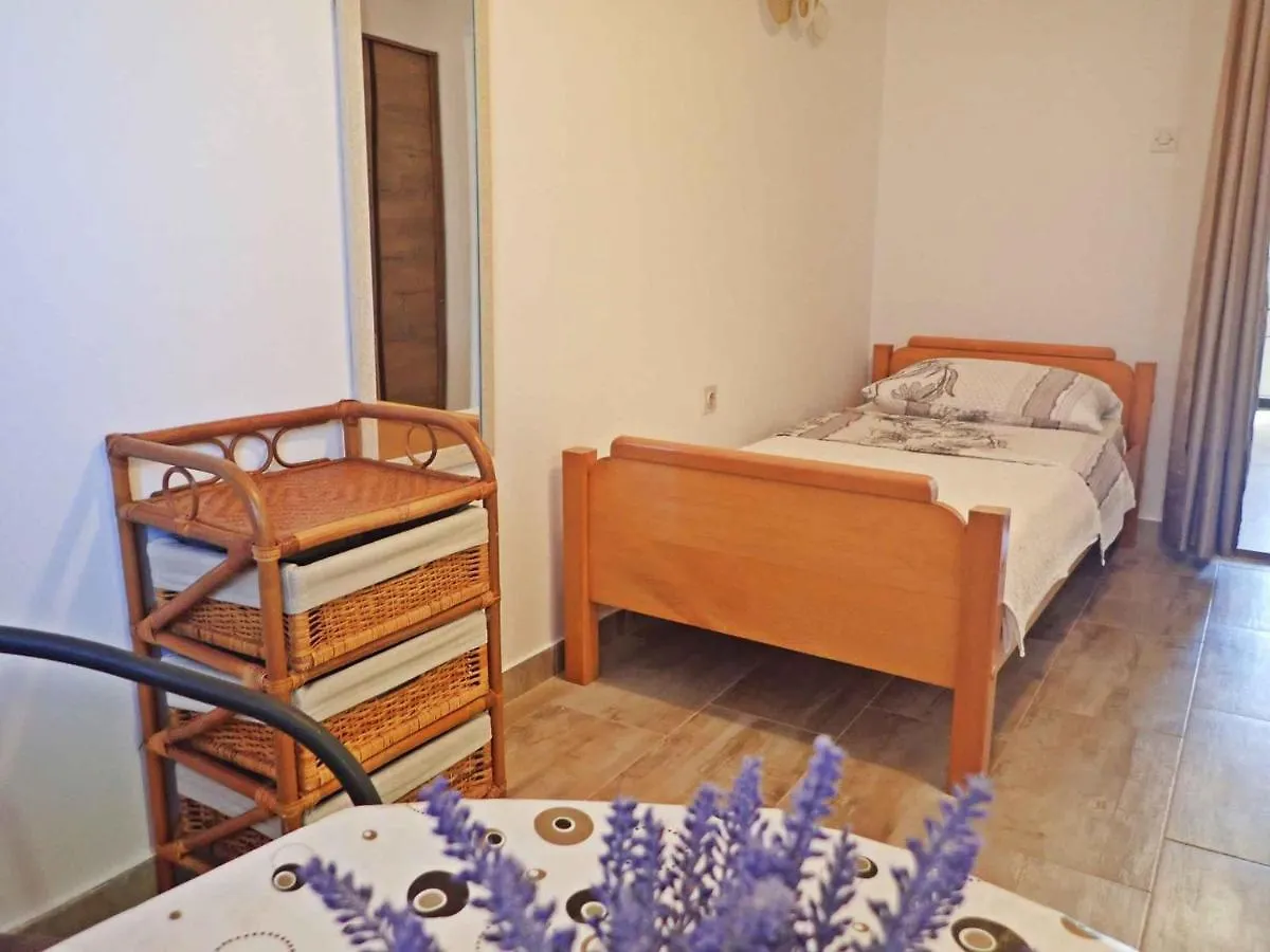 Apartment In Starigrad-Paklenica 44023 クロアチア