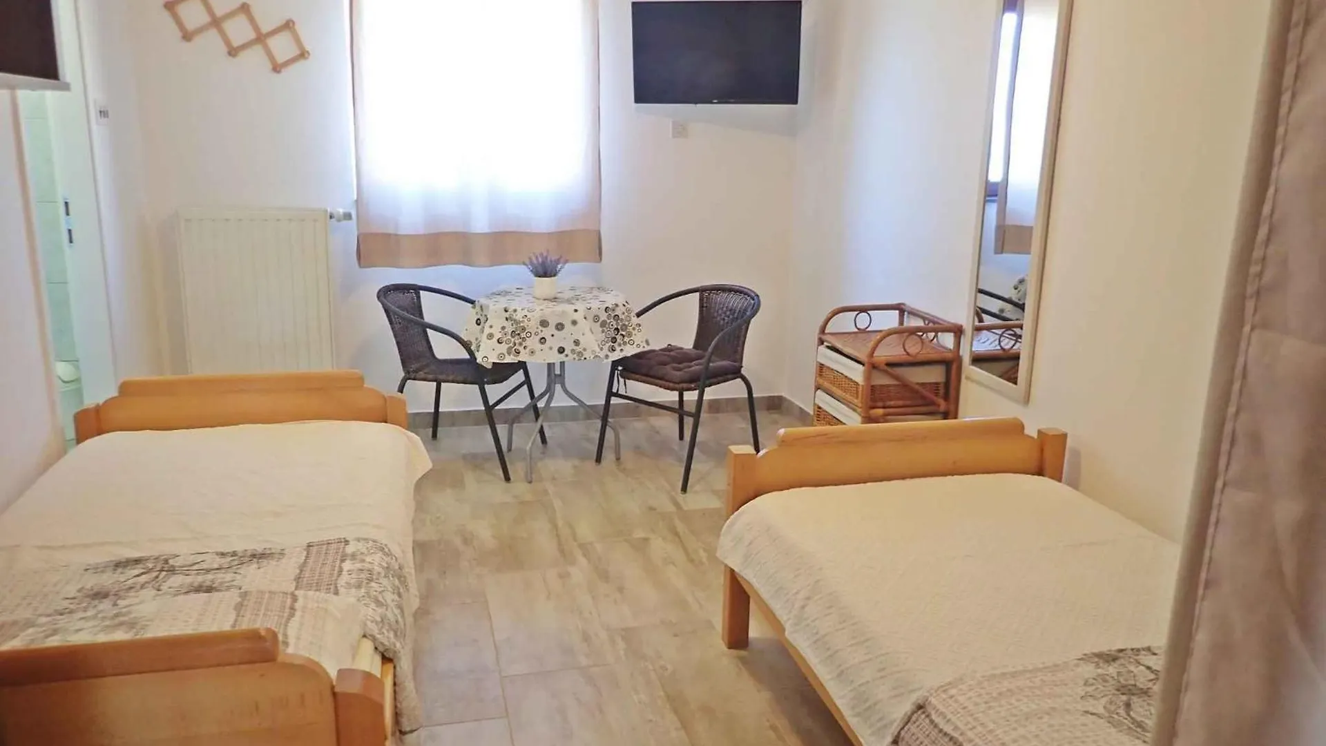 Apartment In Starigrad-Paklenica 44023  スタリグラード